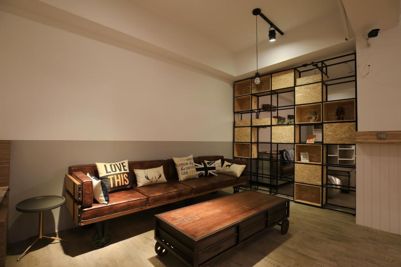 Flyinn Hostel Kaohsiung Dış mekan fotoğraf