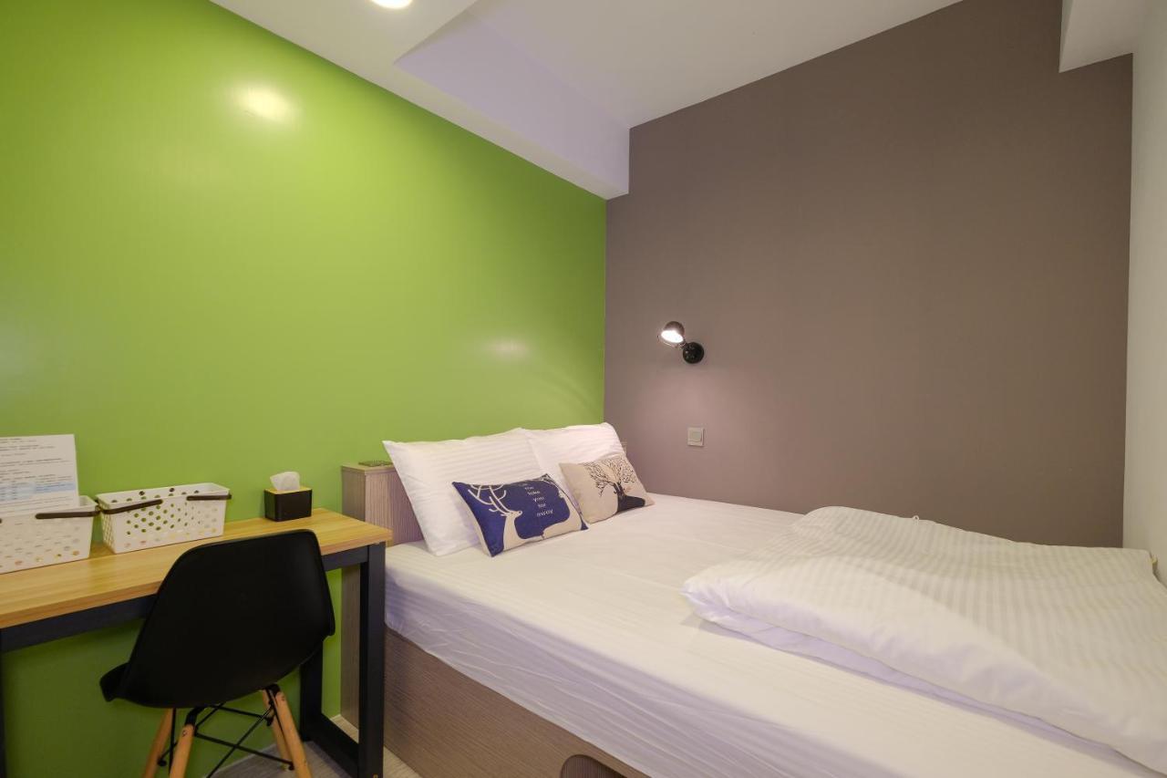 Flyinn Hostel Kaohsiung Dış mekan fotoğraf