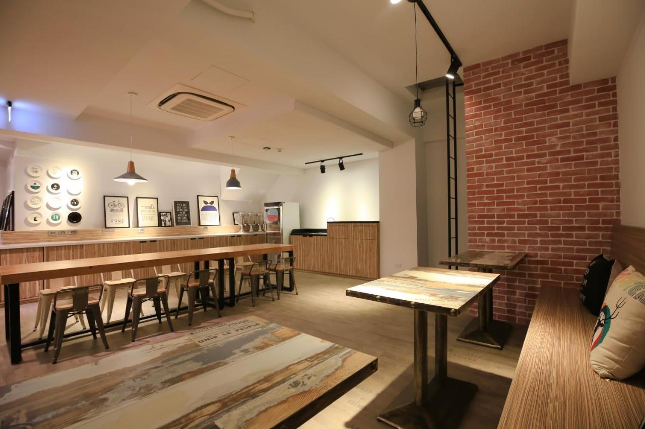 Flyinn Hostel Kaohsiung Dış mekan fotoğraf