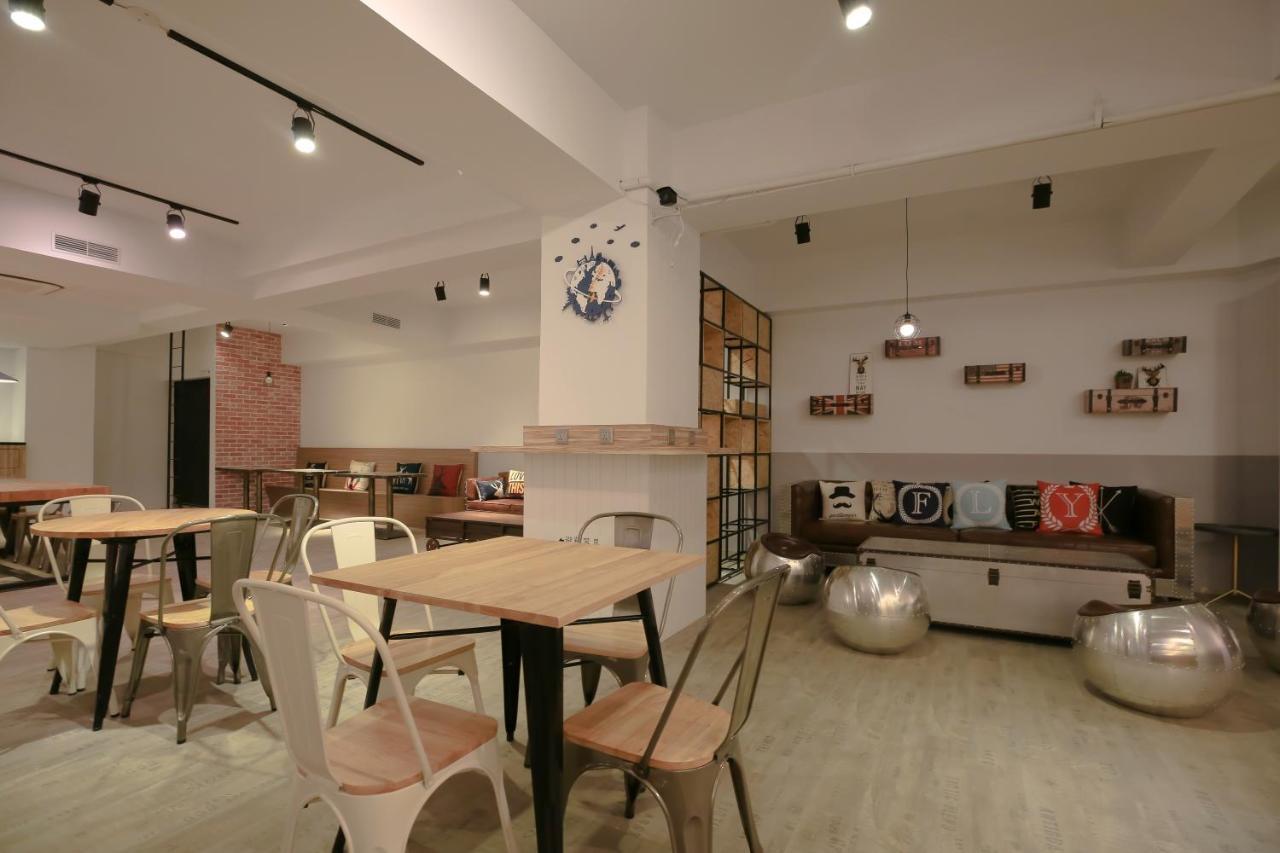 Flyinn Hostel Kaohsiung Dış mekan fotoğraf