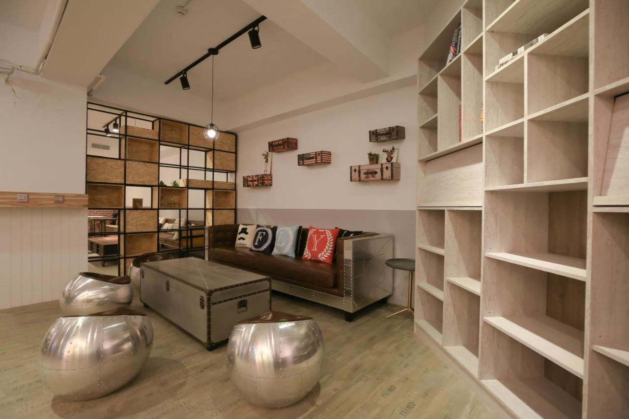 Flyinn Hostel Kaohsiung Dış mekan fotoğraf
