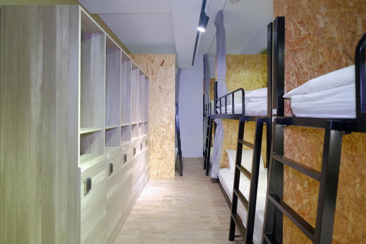 Flyinn Hostel Kaohsiung Dış mekan fotoğraf