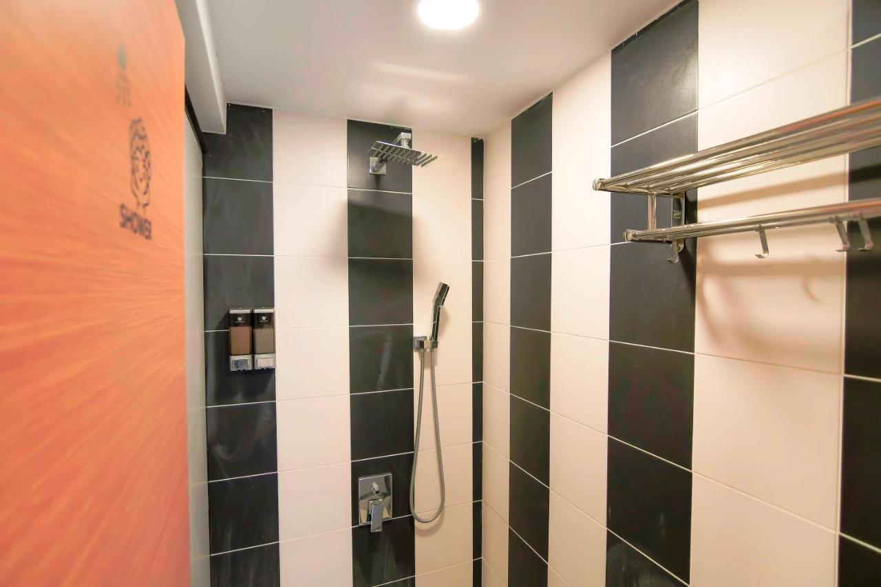 Flyinn Hostel Kaohsiung Dış mekan fotoğraf