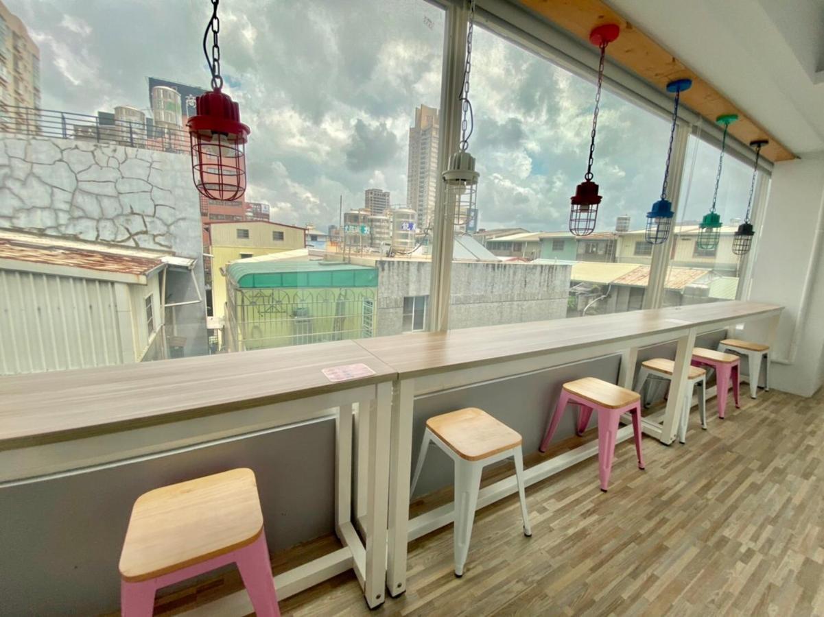 Flyinn Hostel Kaohsiung Dış mekan fotoğraf
