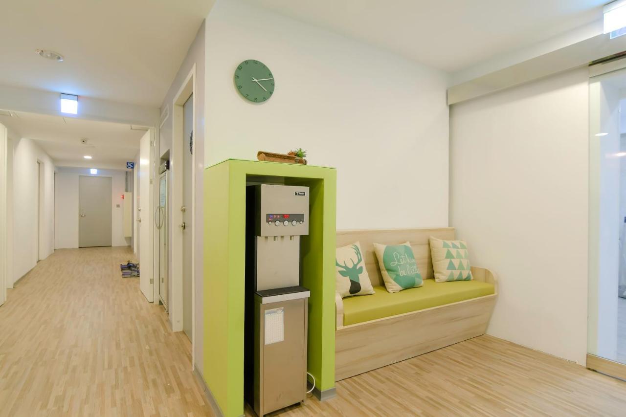 Flyinn Hostel Kaohsiung Dış mekan fotoğraf