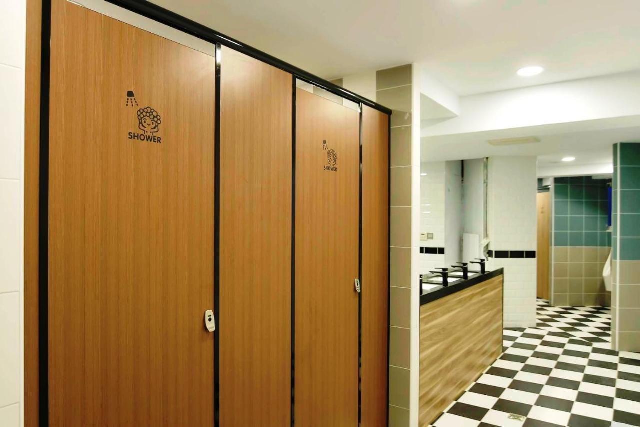 Flyinn Hostel Kaohsiung Dış mekan fotoğraf