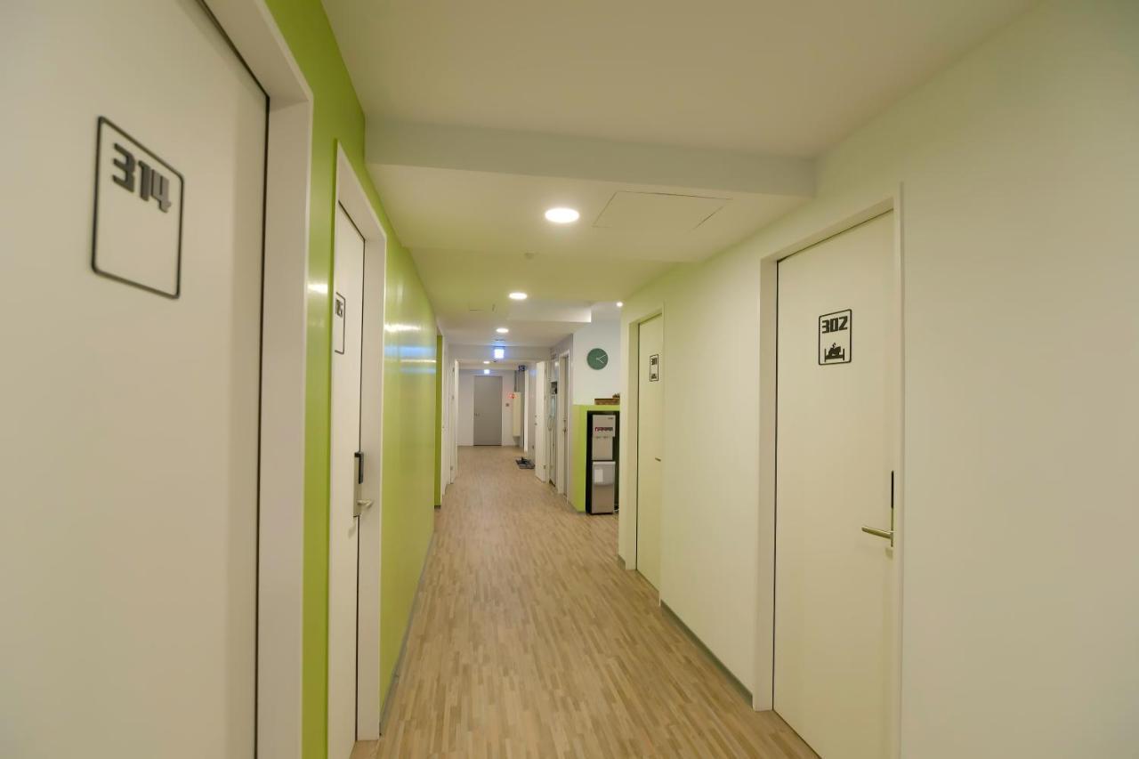 Flyinn Hostel Kaohsiung Dış mekan fotoğraf