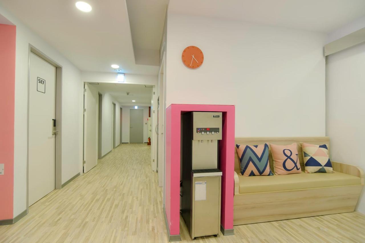 Flyinn Hostel Kaohsiung Dış mekan fotoğraf