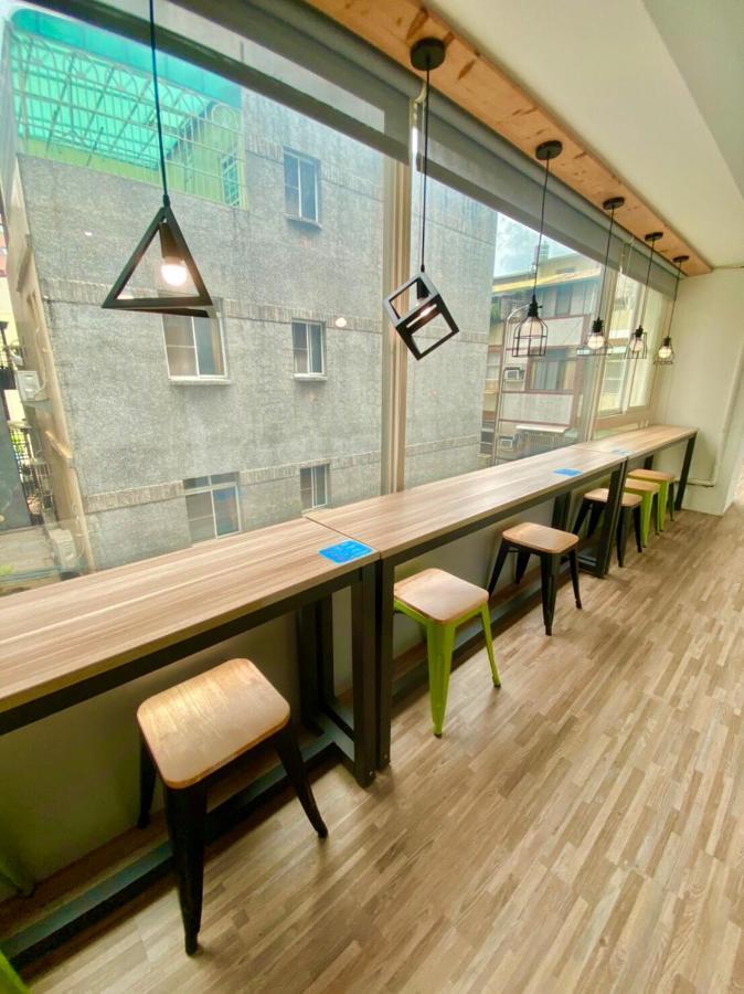 Flyinn Hostel Kaohsiung Dış mekan fotoğraf